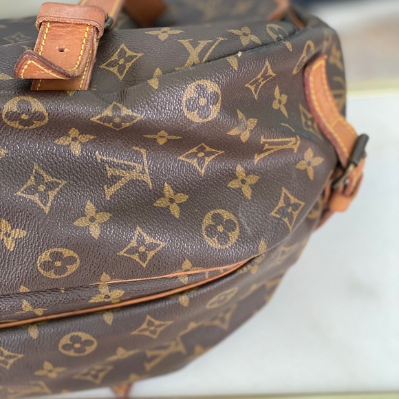 🚫SOLD🚫Authentic Louis Vuitton Saumur 43 - Picture 8 of 14